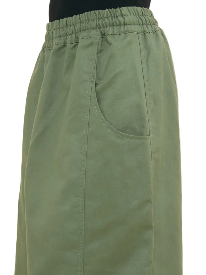 NICHOLAS DALEY Wide Leg Trousers in olive green with elastic waistband and side pocket detail