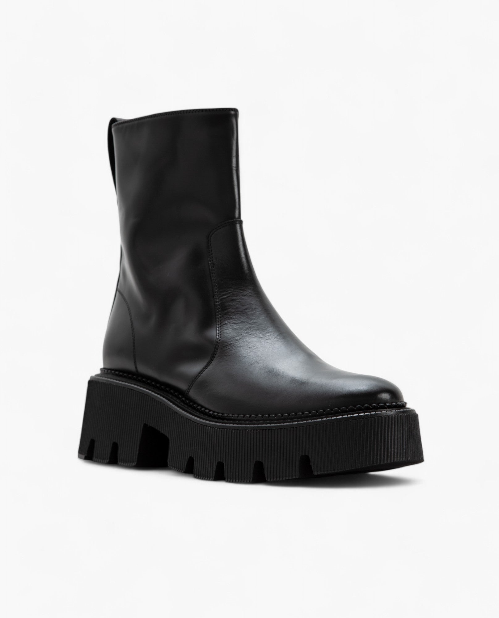 ａｍｉｃｉａ Darla Lug Sole Chelsea Boot – American Rag Cie