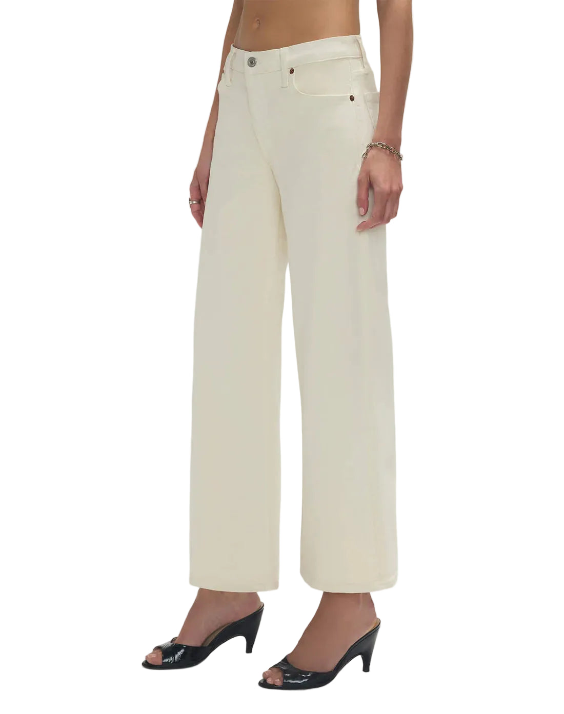 Model in white wide-leg jeans on a white background